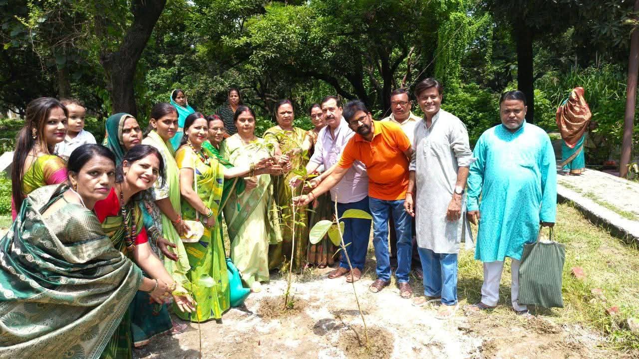 वृक्षारोपण करें, हरियाली बढ़ाएँस्वच्छ एवं सुंदर नगर बनाएँ।