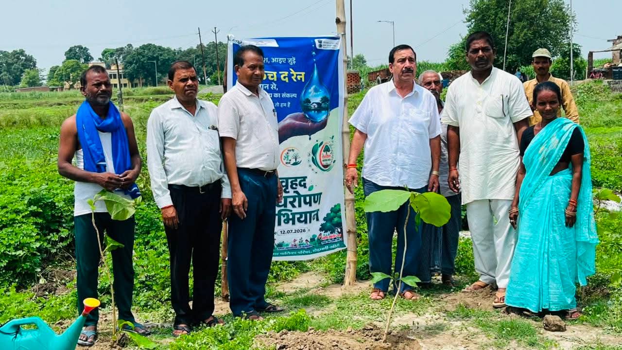 वृक्षारोपण करें, हरियाली बढ़ाएँस्वच्छ एवं सुंदर नगर बनाएँ।